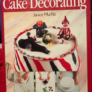 A vintage instructional book on cake decorating techniques by Janice Murfitt.